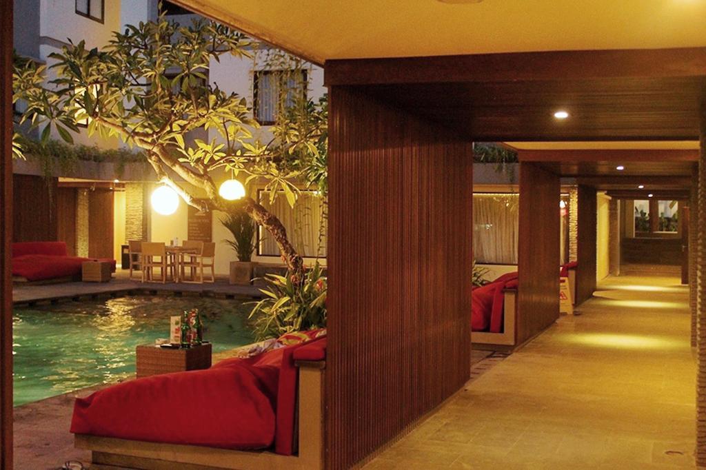 Savvoya Hotel Seminyak Экстерьер фото