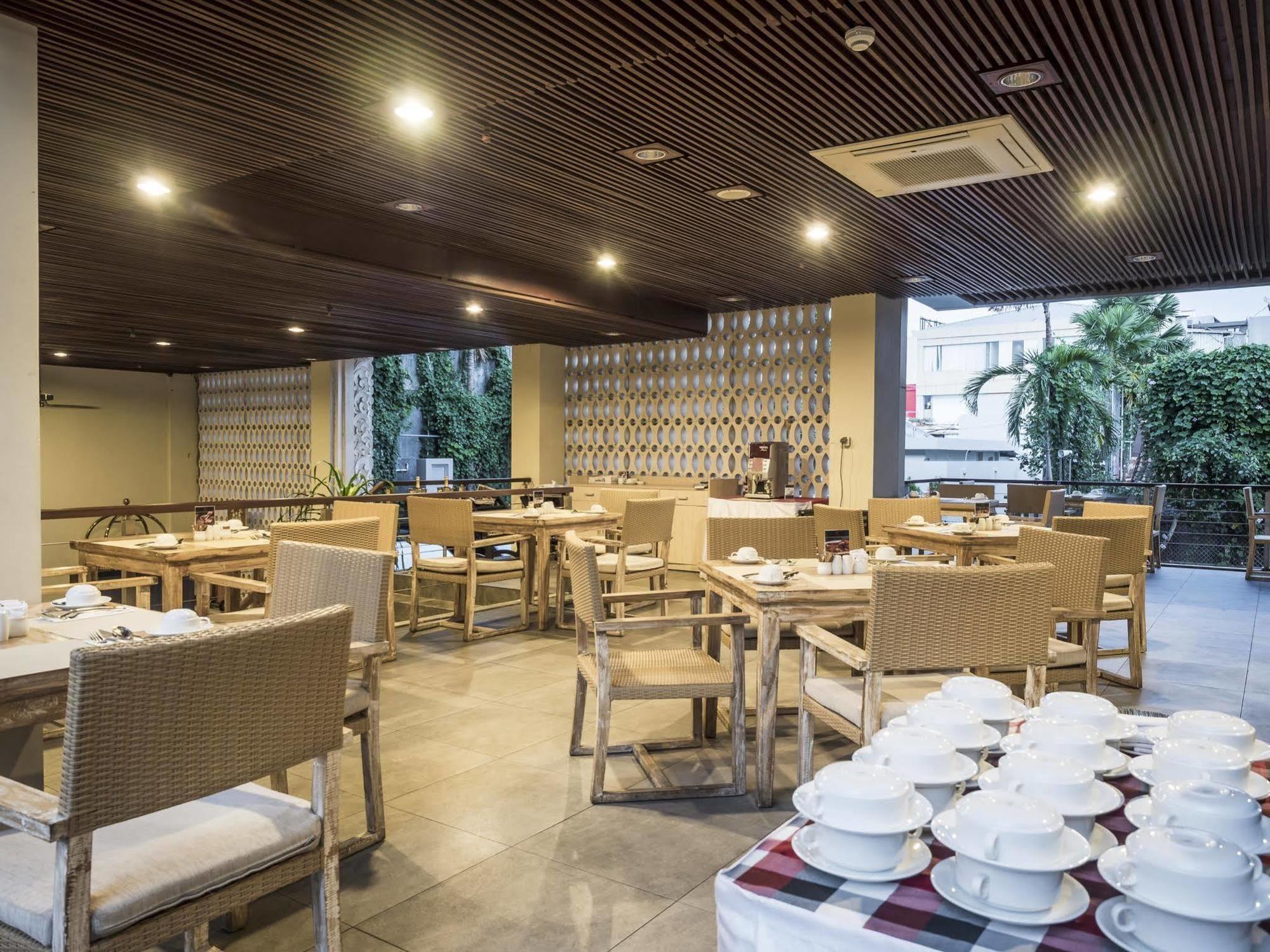 Savvoya Hotel Seminyak Экстерьер фото