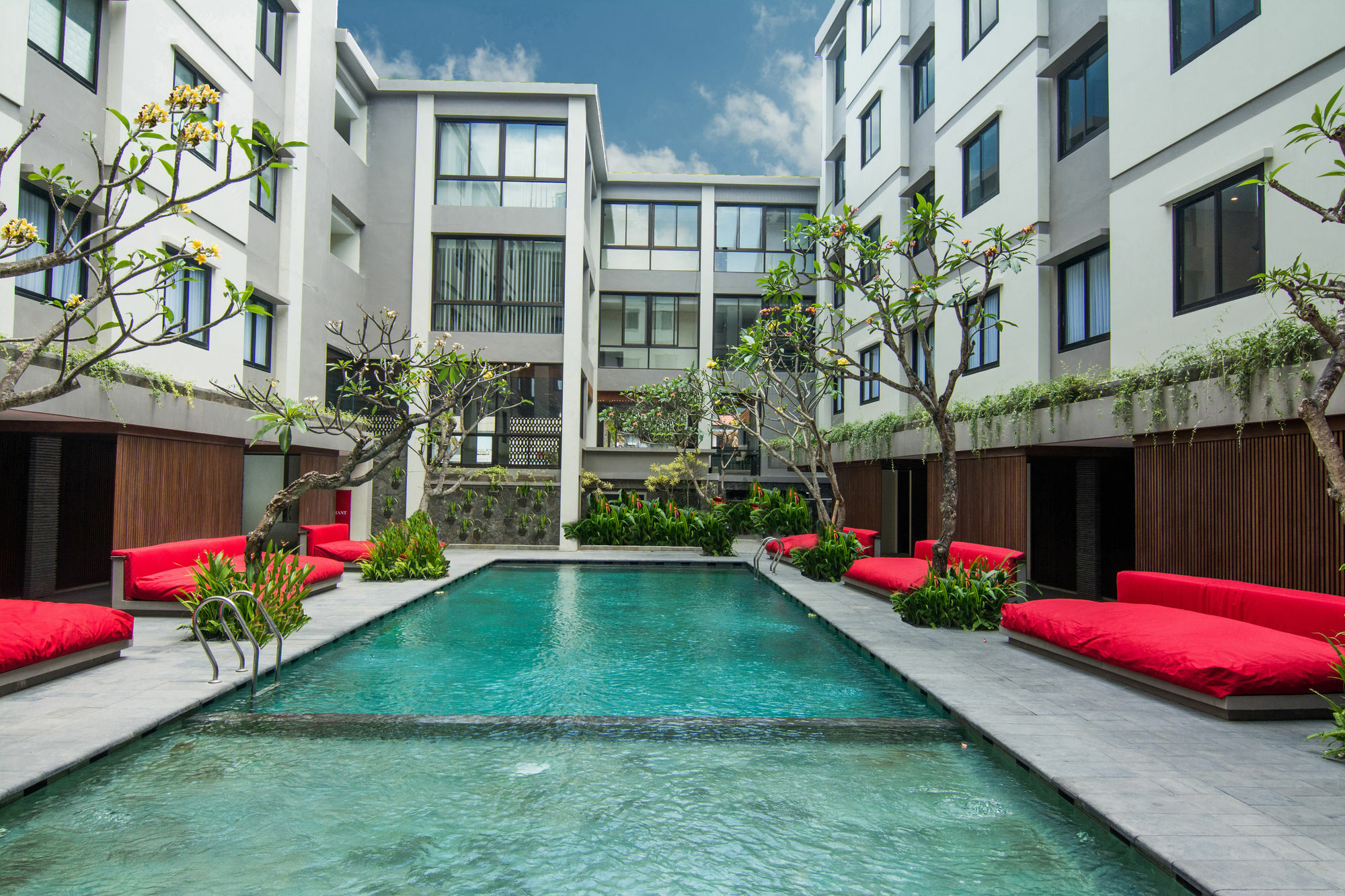 Savvoya Hotel Seminyak Экстерьер фото