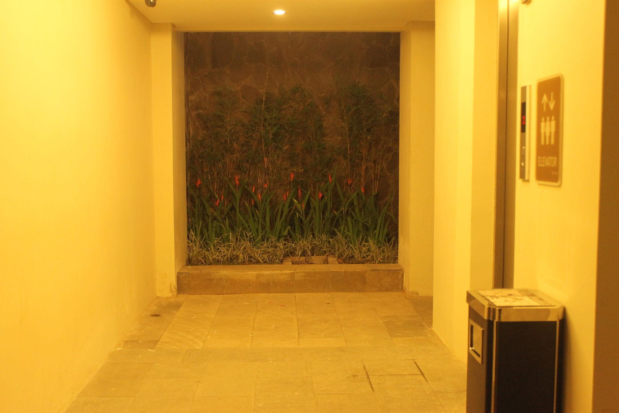 Savvoya Hotel Seminyak Экстерьер фото